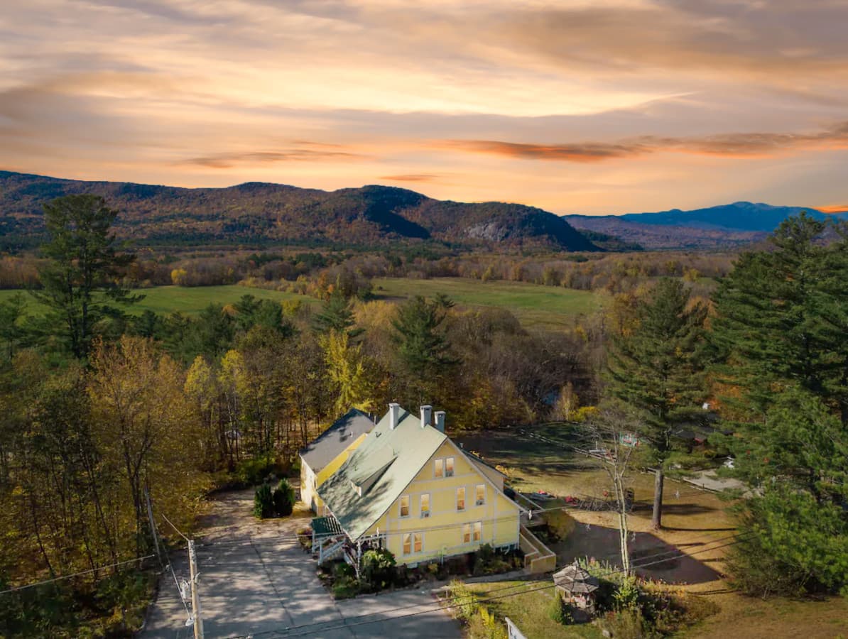 North Conway Getaway | Hot Tub, Pool & Sleeps 25!