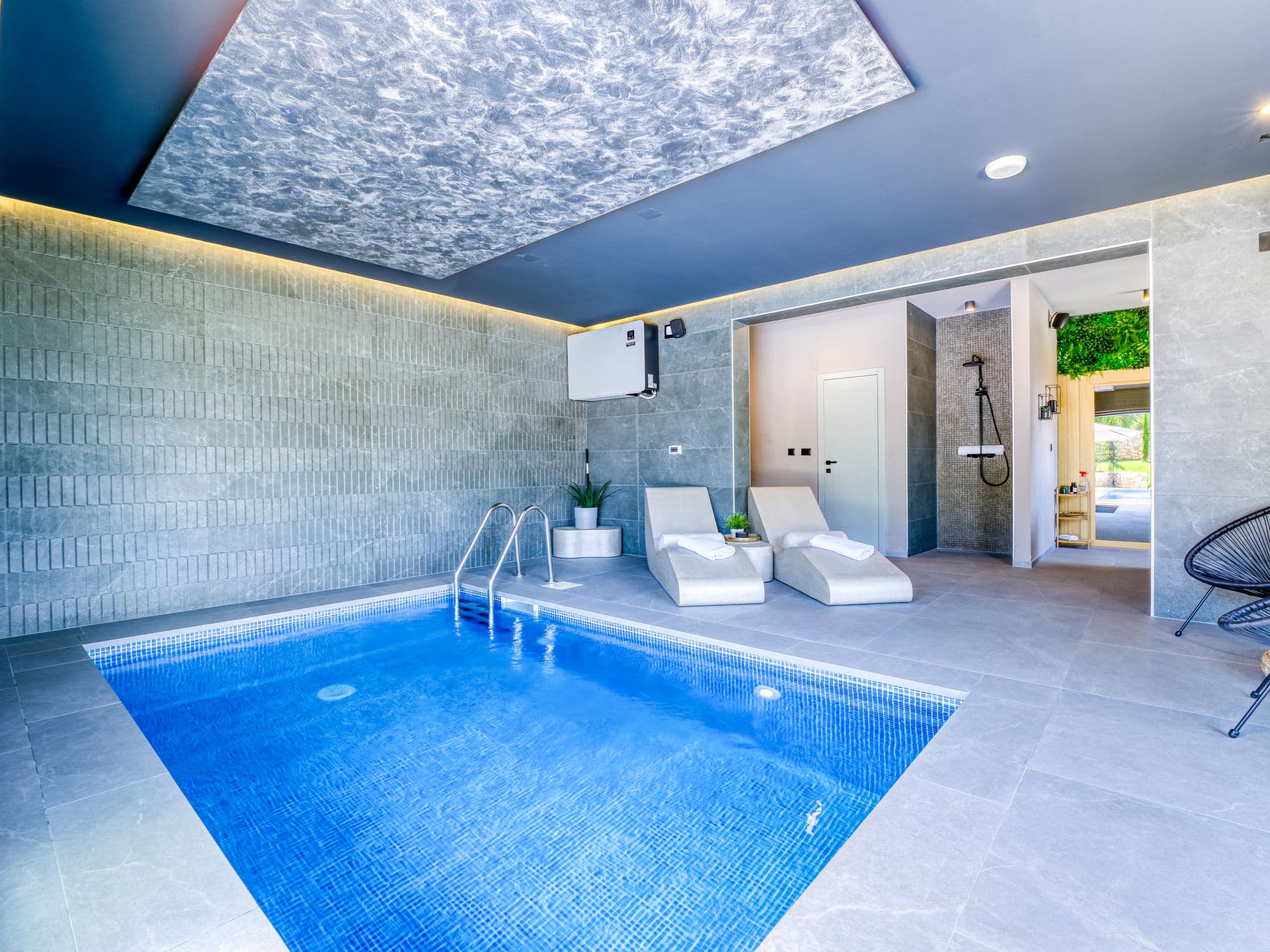 Pool Indoor