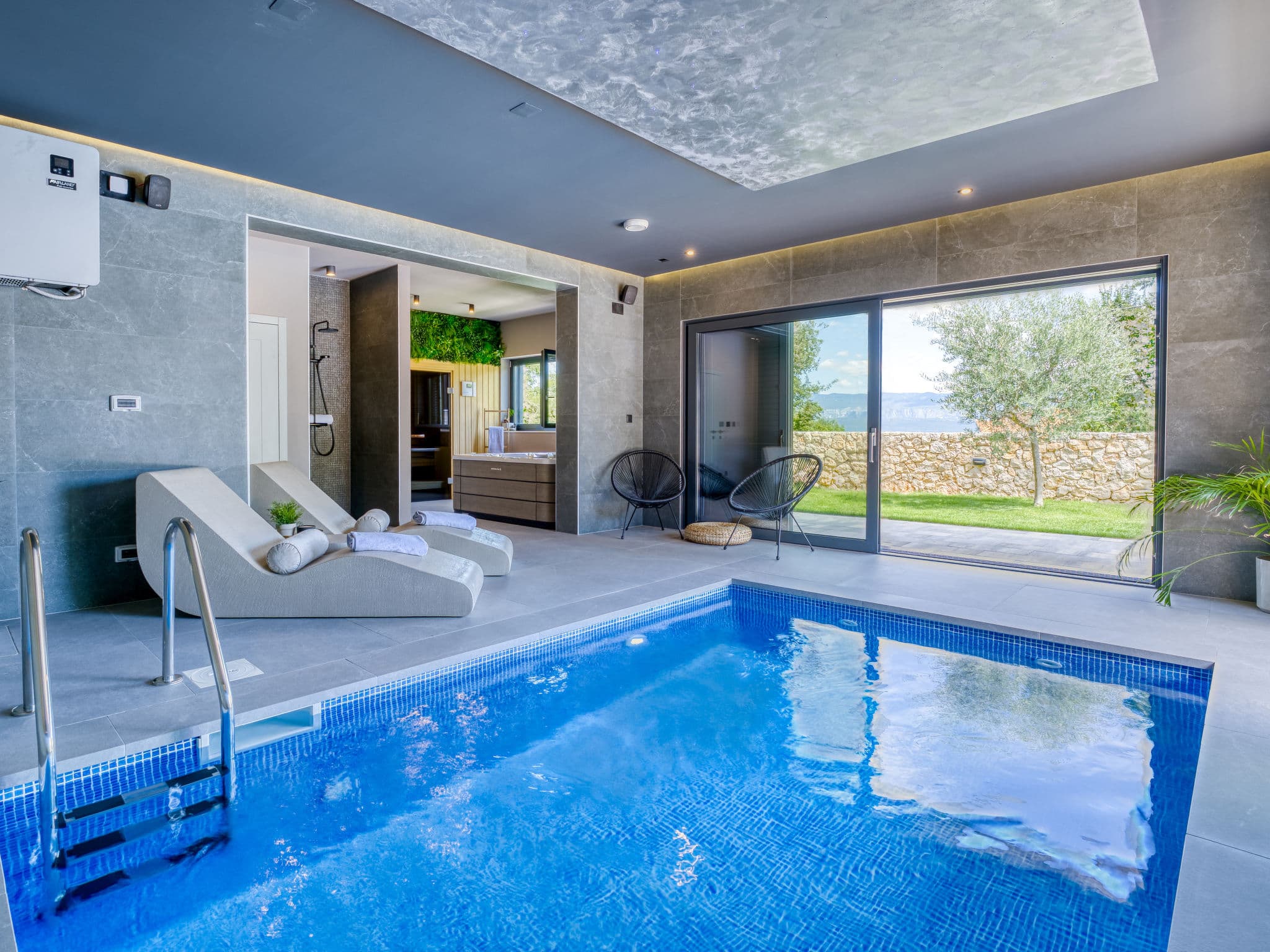 Pool Indoor