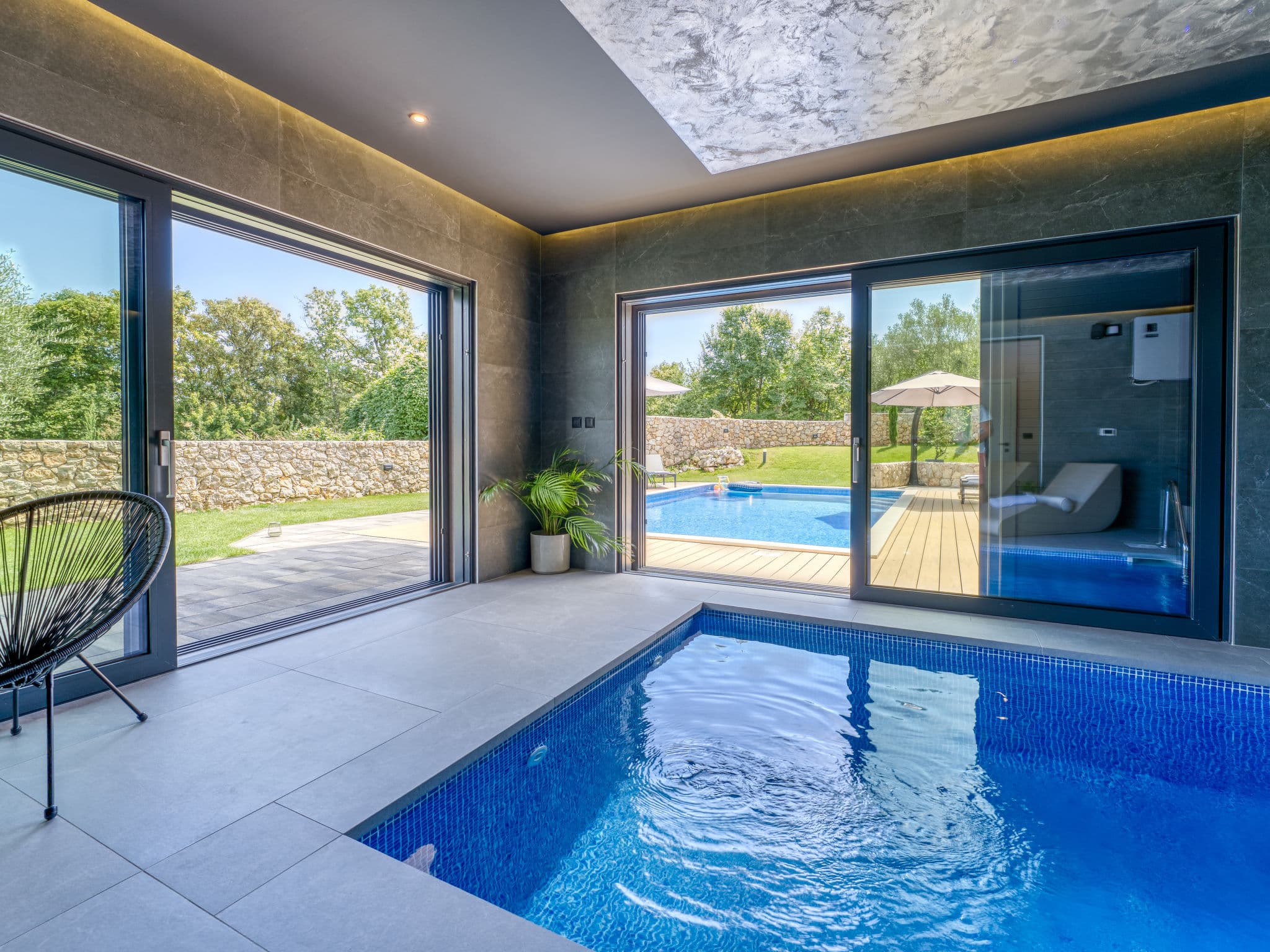 Pool Indoor