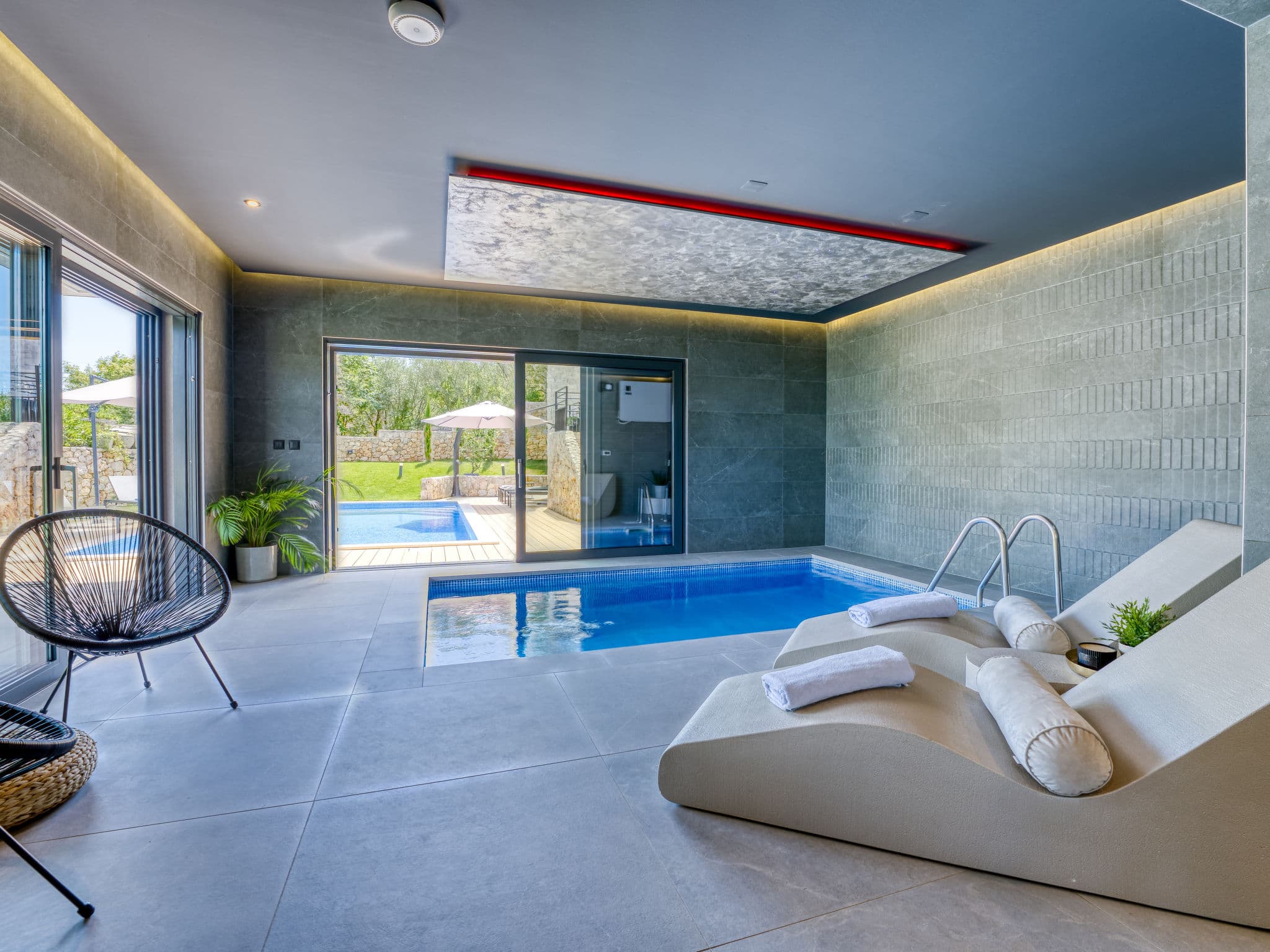 Pool Indoor