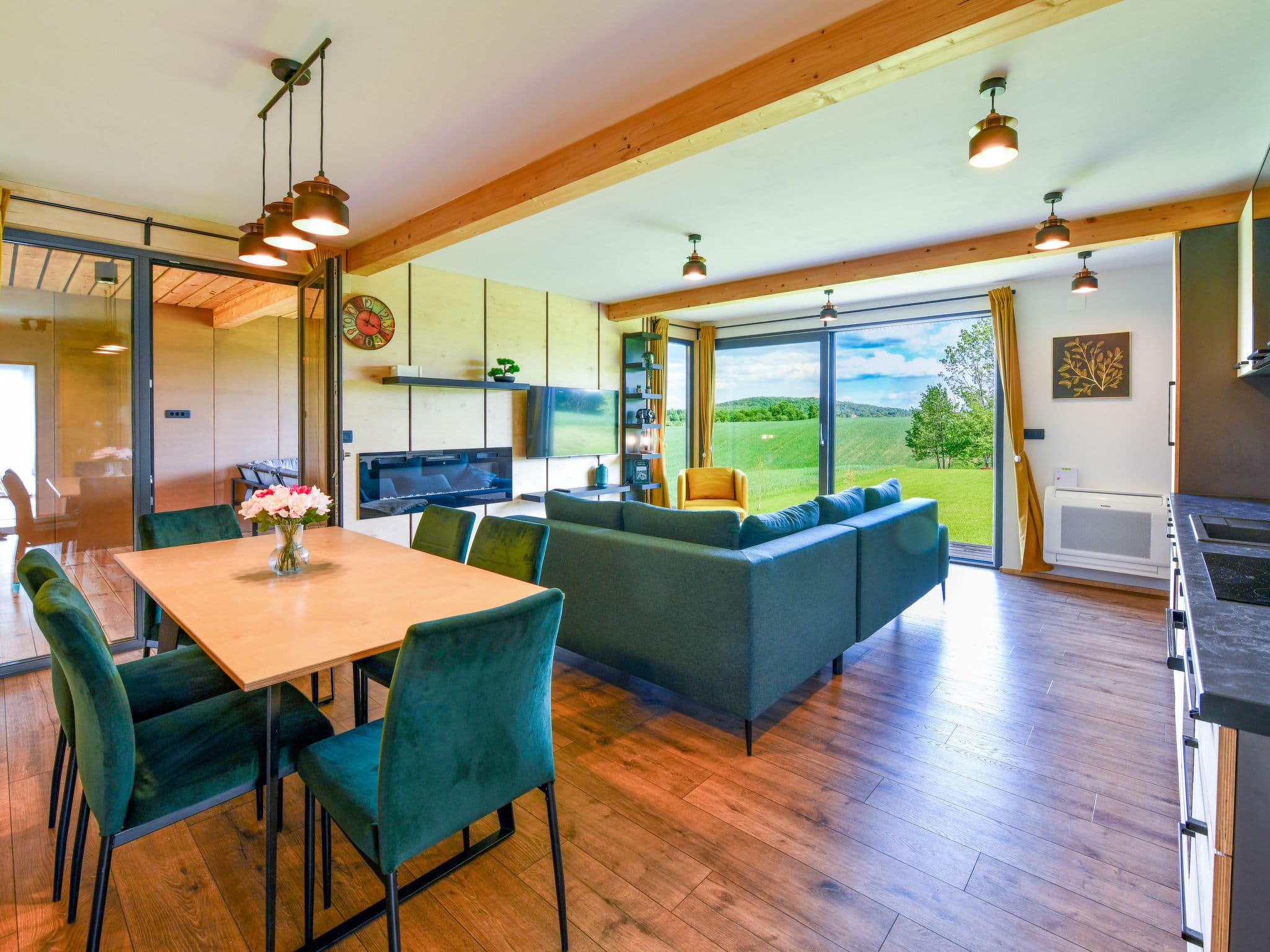 Kitchen / Dining Room