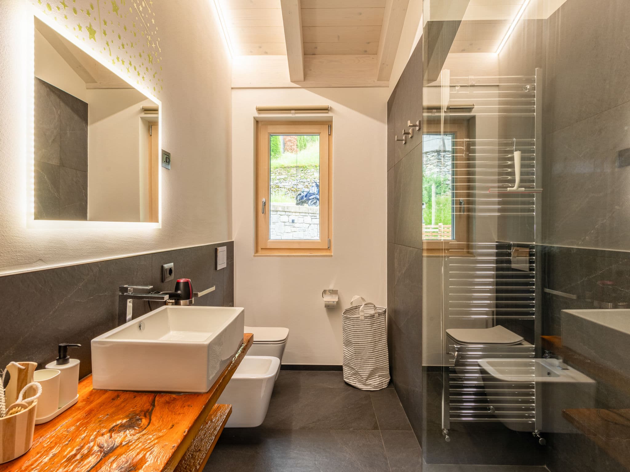 Bathroom / Wellness