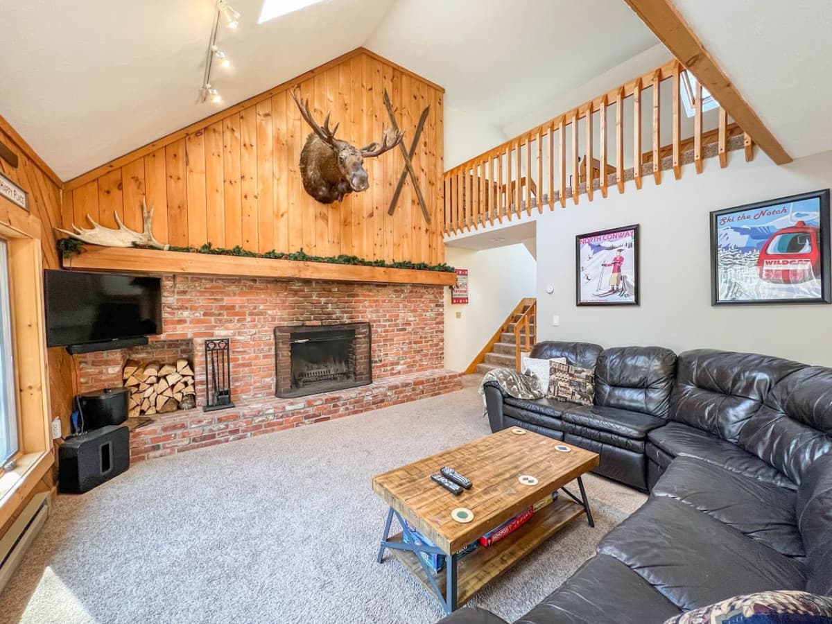 Woodland Retreat | Spacious Family Home + Modern!