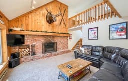 Woodland Retreat | Spacious Family Home + Modern!