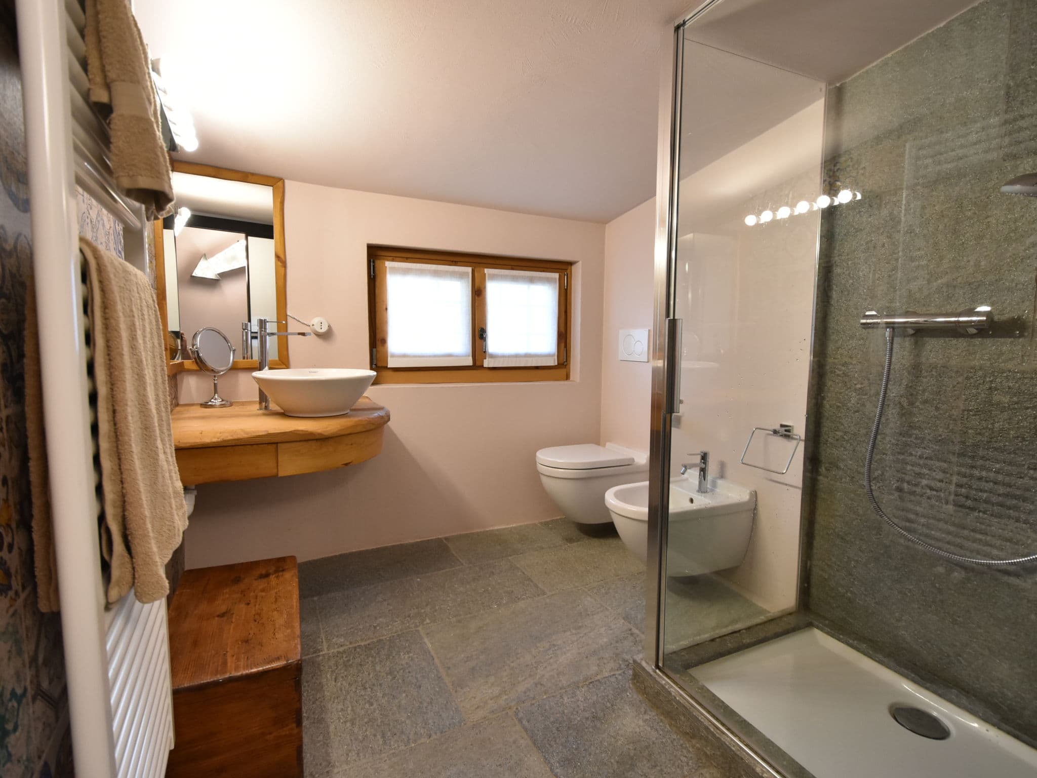 Bathroom / Wellness