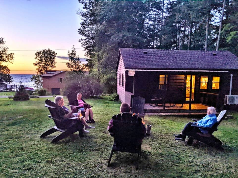 Cozy Cottage • Lake Access • Fire Pit 