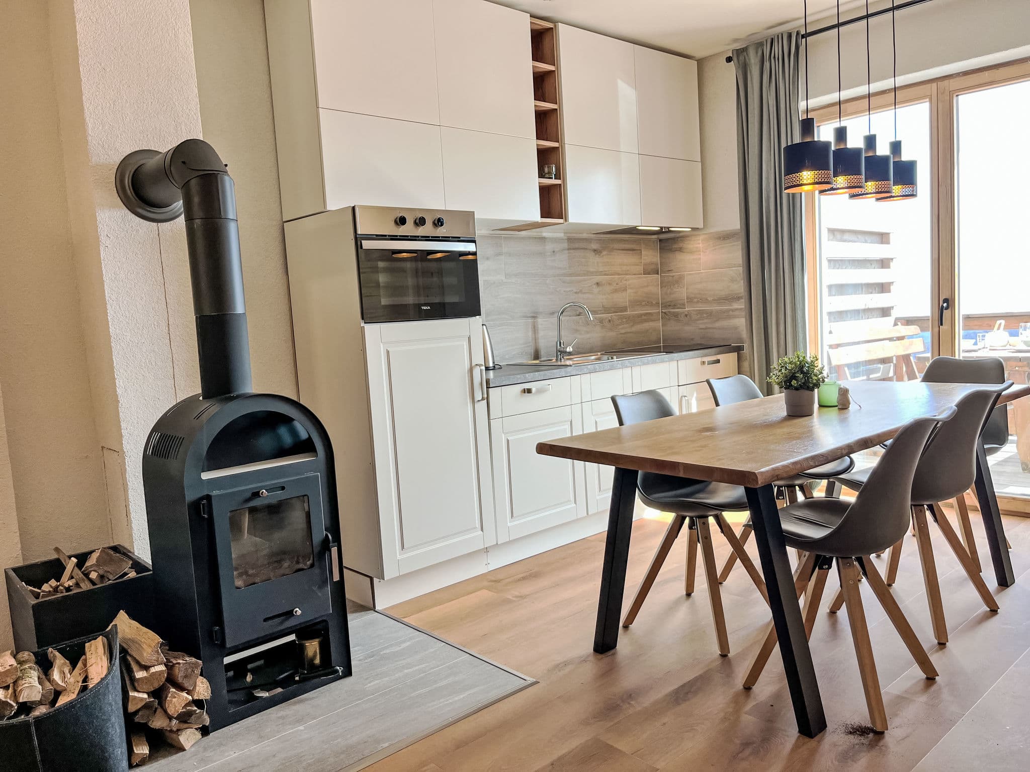 Kitchen / Dining Room
