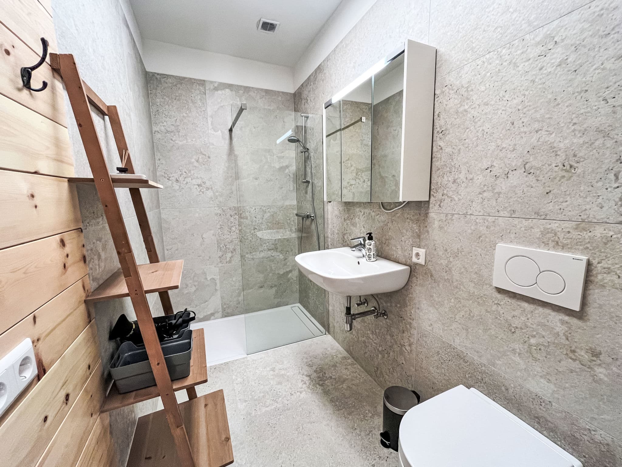 Bathroom / Wellness
