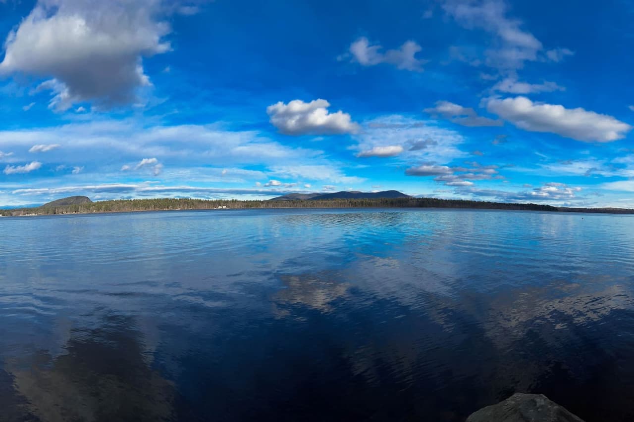 Tucked away private lakehouse with incredible views