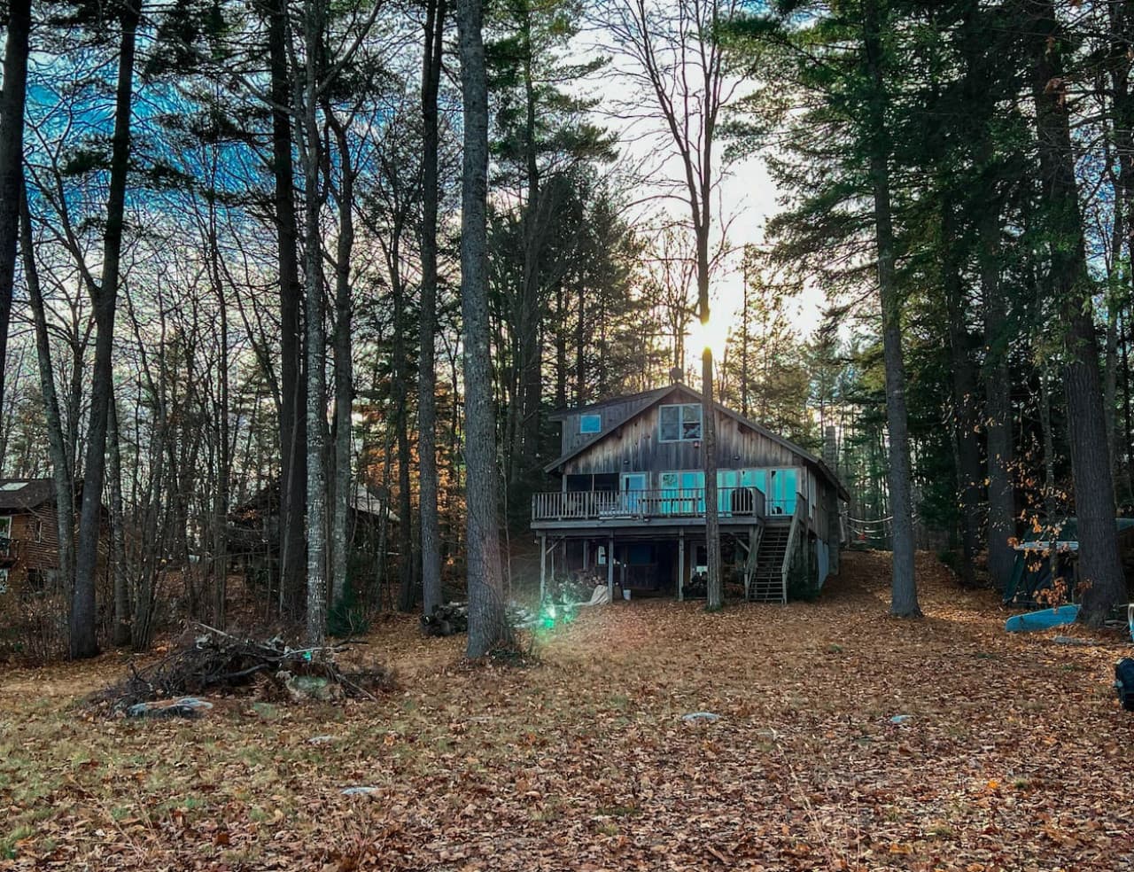 Tucked away private lakehouse with incredible views
