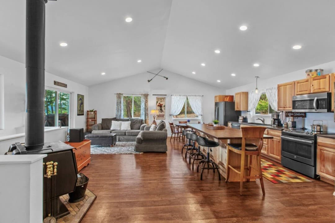 Lakeview Terrace Retreat with Hot Tub