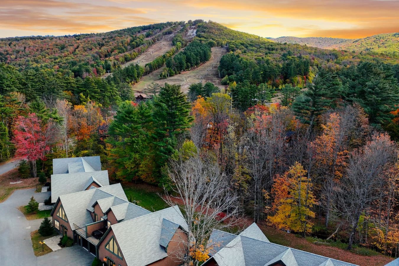 Alpine Sky | Walk to Cranmore & Downtown, Hot Tub