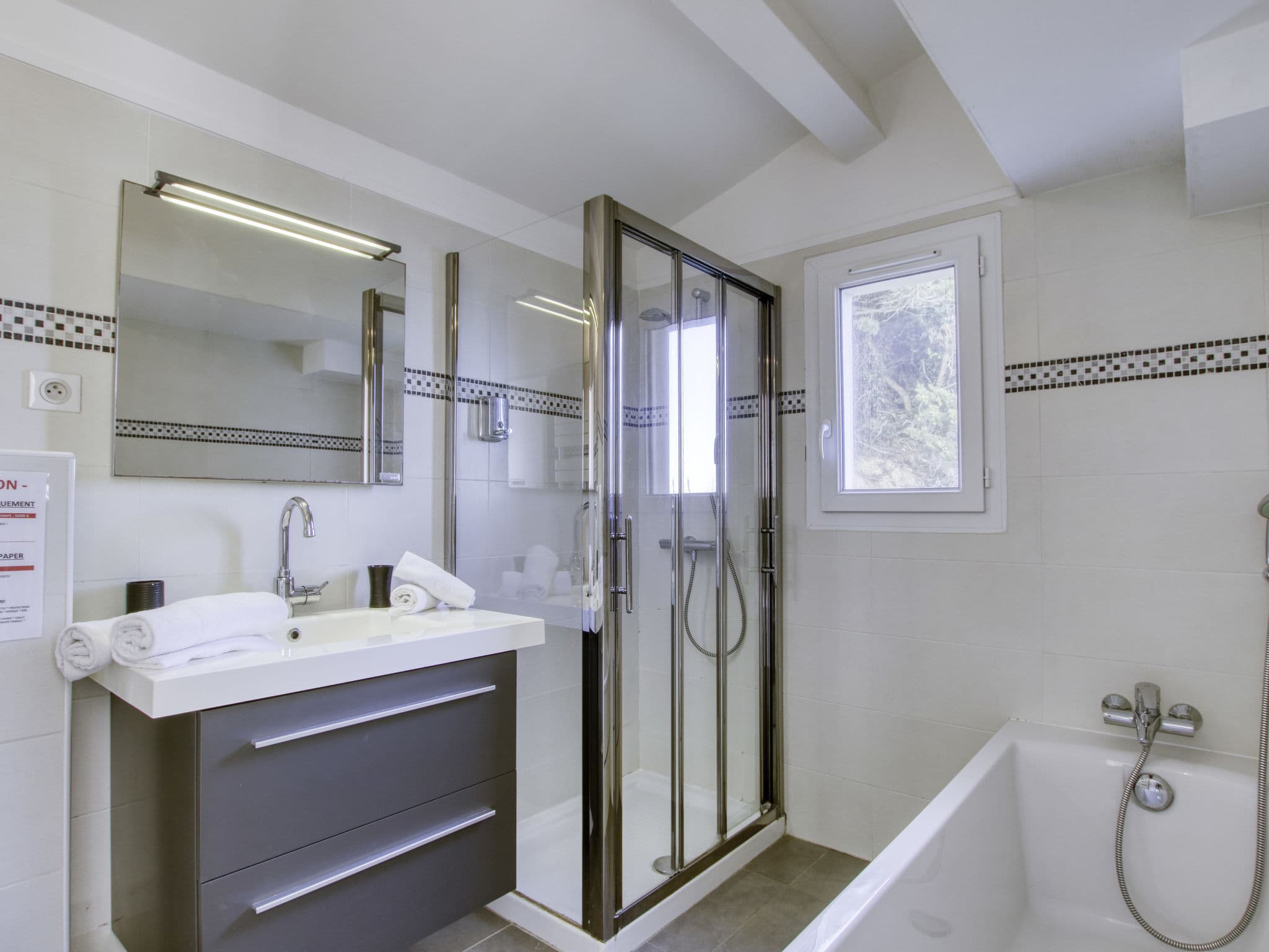 Bathroom / Wellness