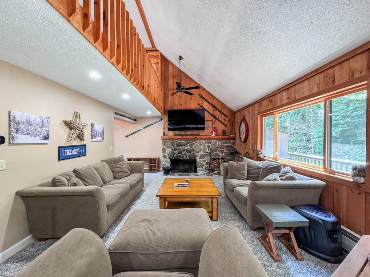 Woodland Hideaway | Pool, Spacious, Walk to River