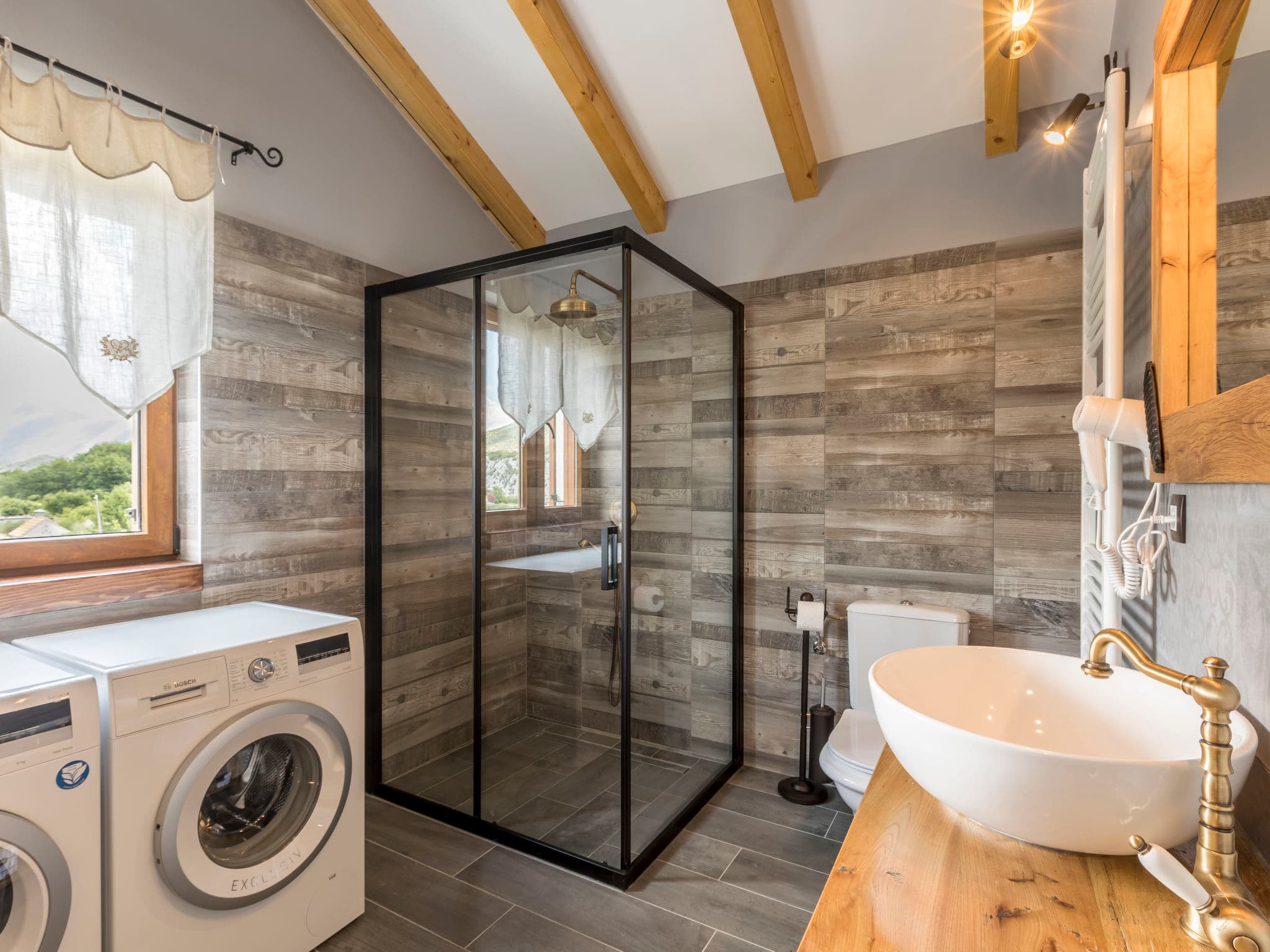 Bathroom / Wellness
