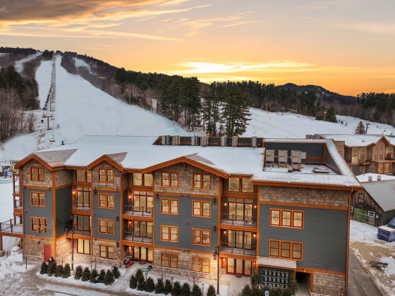 Summit View | New Build, Ski in/out, All Year Pool