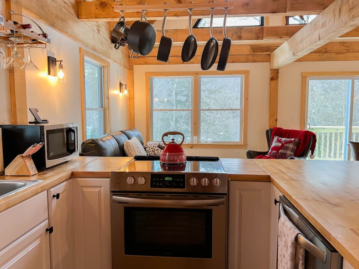 fully equipped kitchen