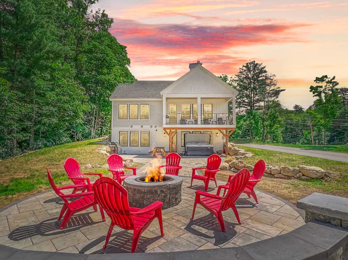 Birch Haus | New Luxury Home w/ Views & Hot Tub