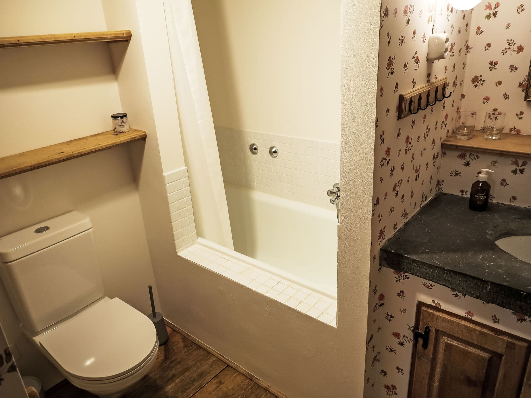 Bathroom / Wellness