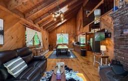 The Ridgehouse | Cozy Cabin, Heart of Bartlett