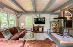 Spacious, Hot Tub, Game Room & Private Brook
