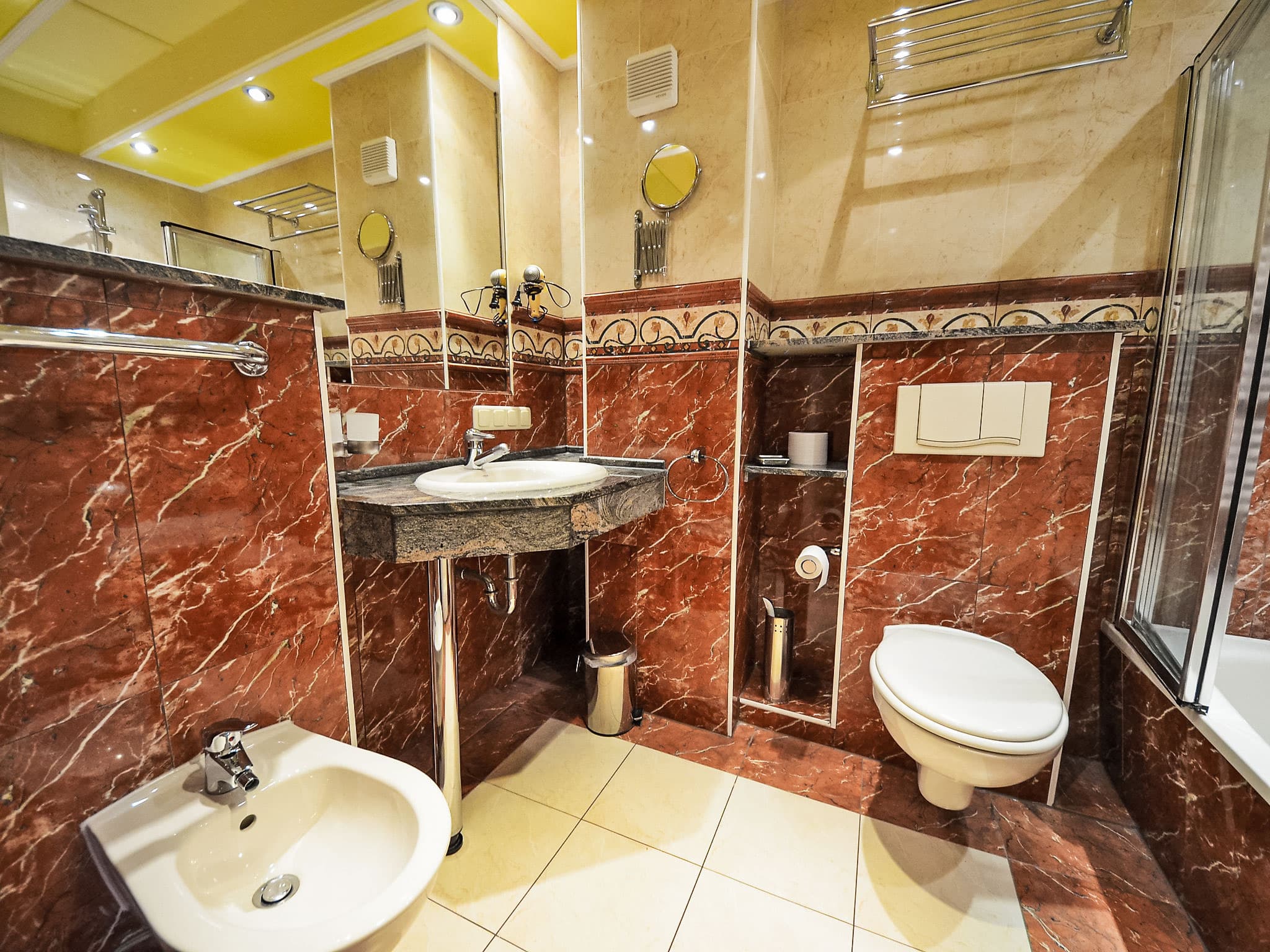 Bathroom / Wellness
