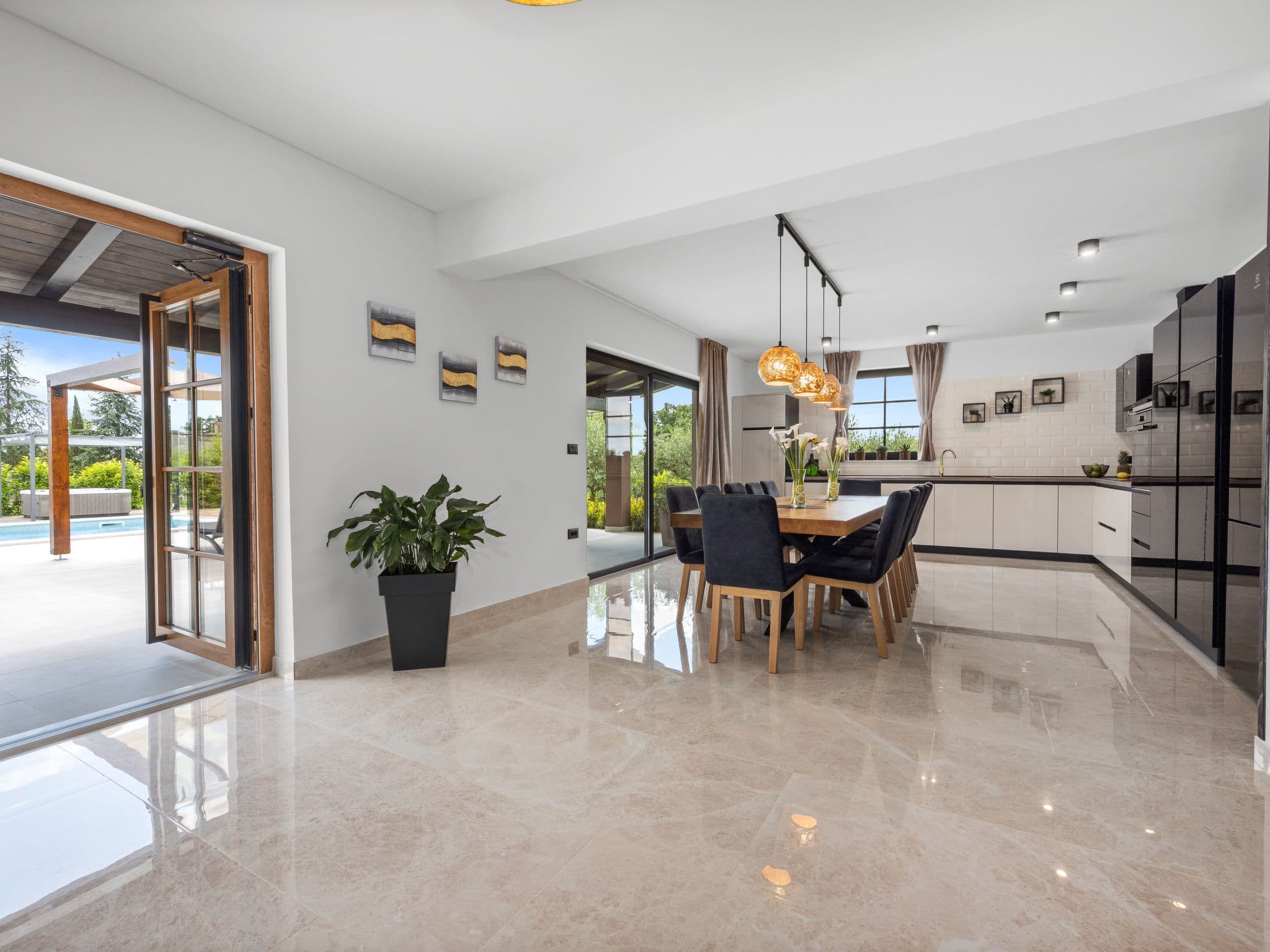 Kitchen / Dining Room