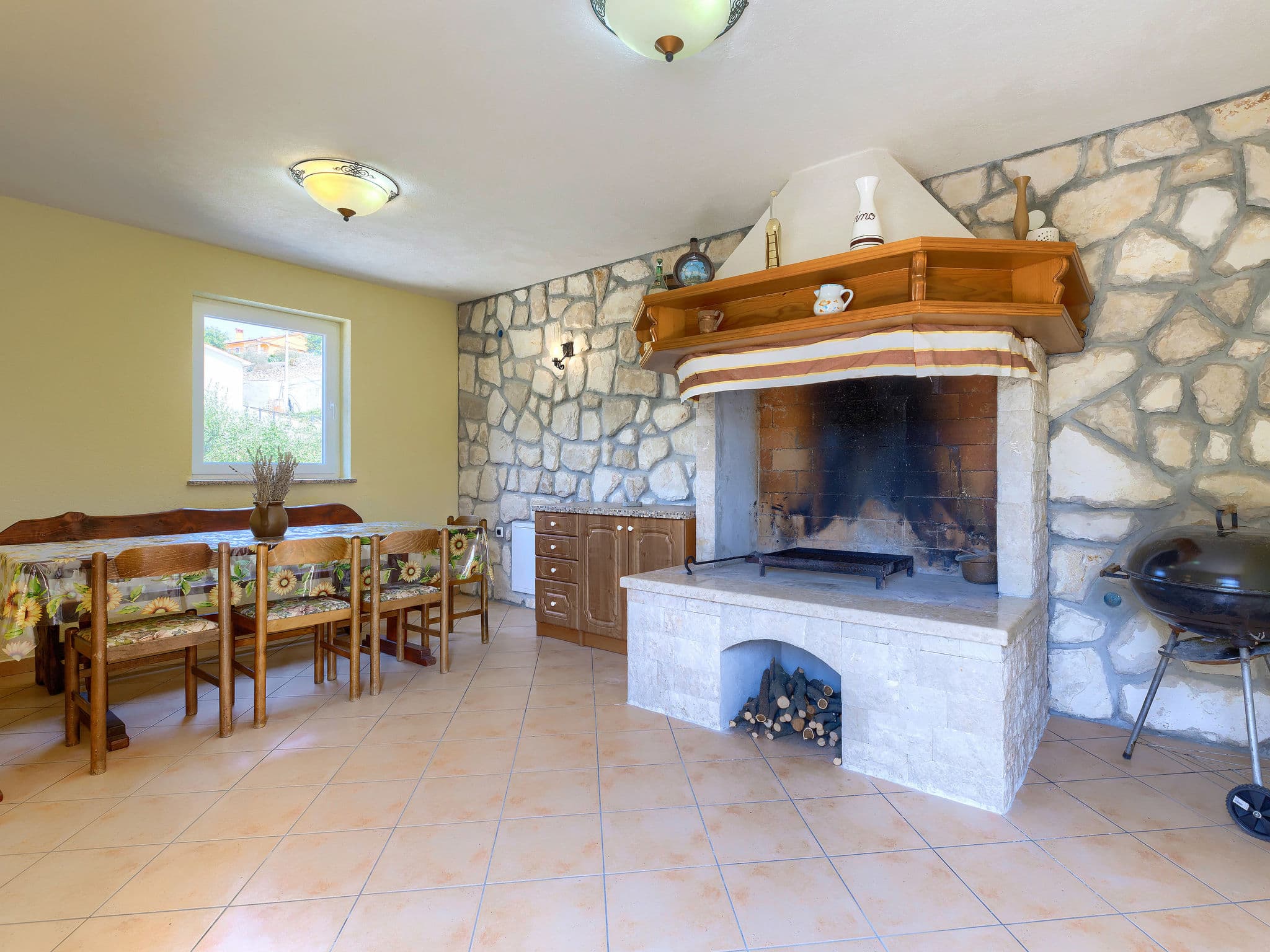 Kitchen / Dining Room