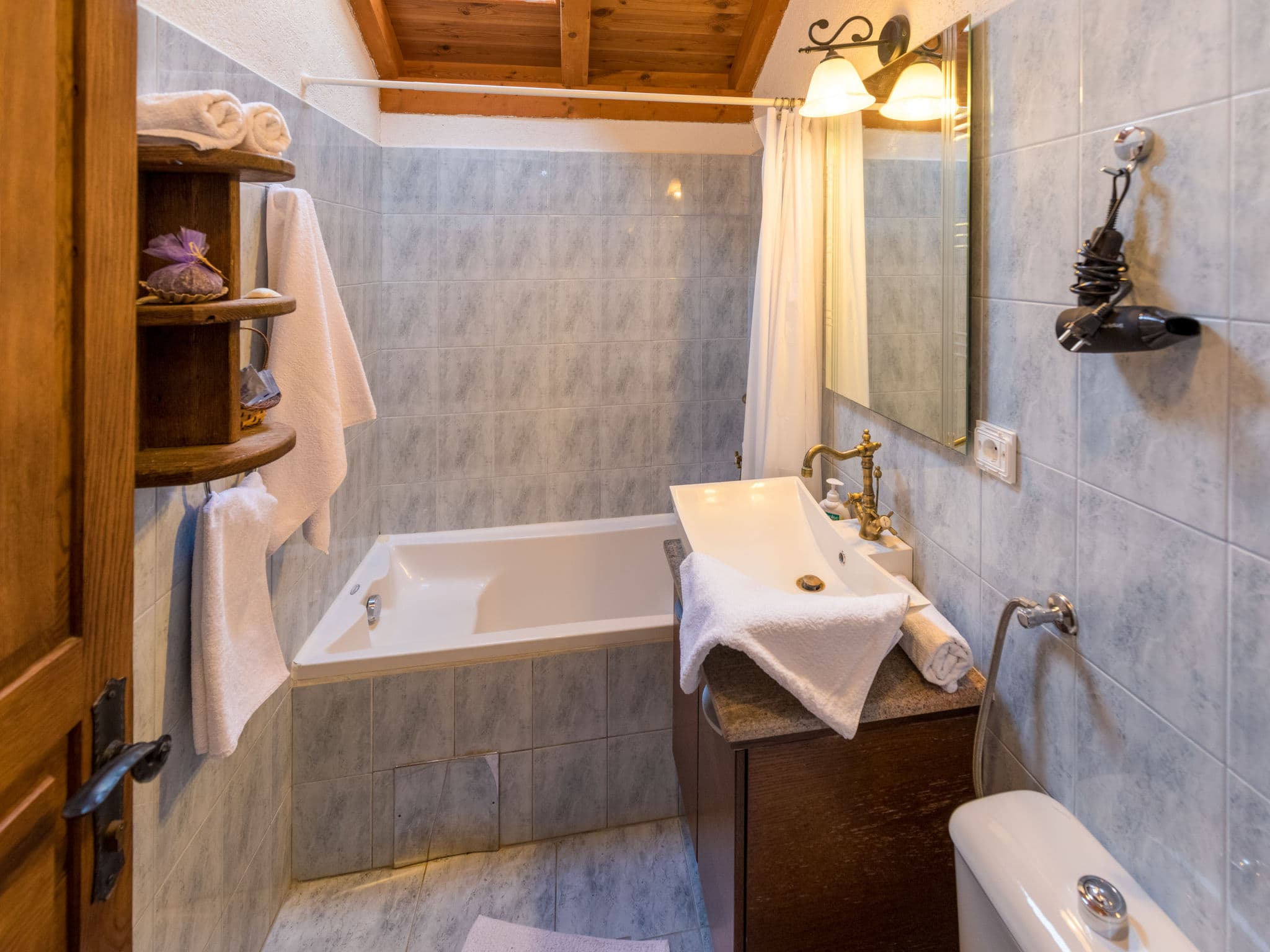 Bathroom / Wellness