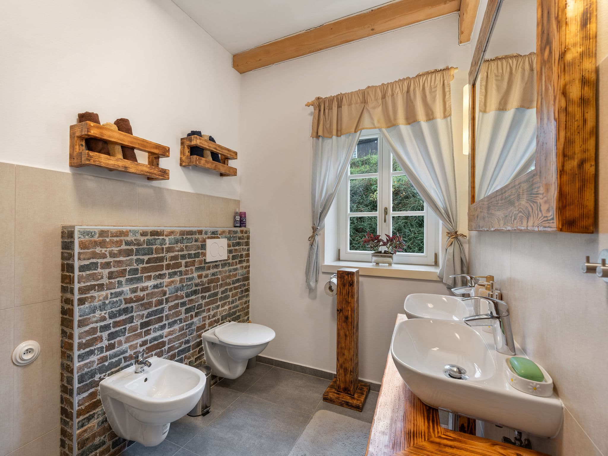 Bathroom / Wellness