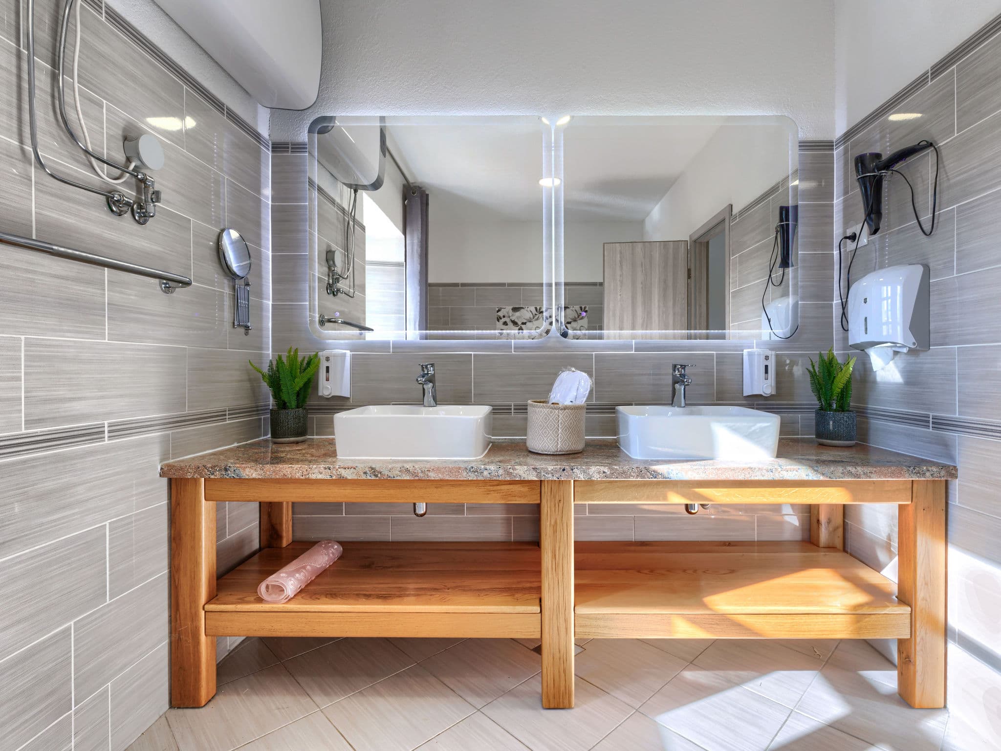 Bathroom / Wellness
