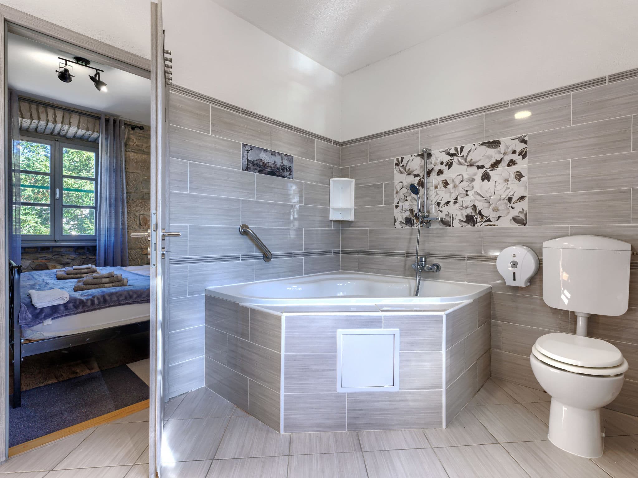 Bathroom / Wellness