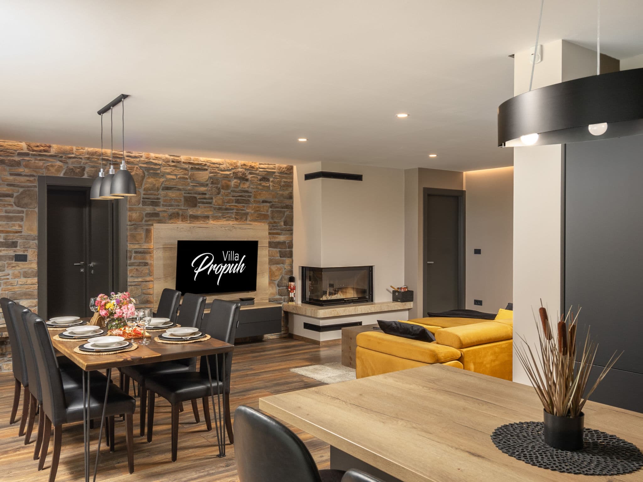 Kitchen / Dining Room