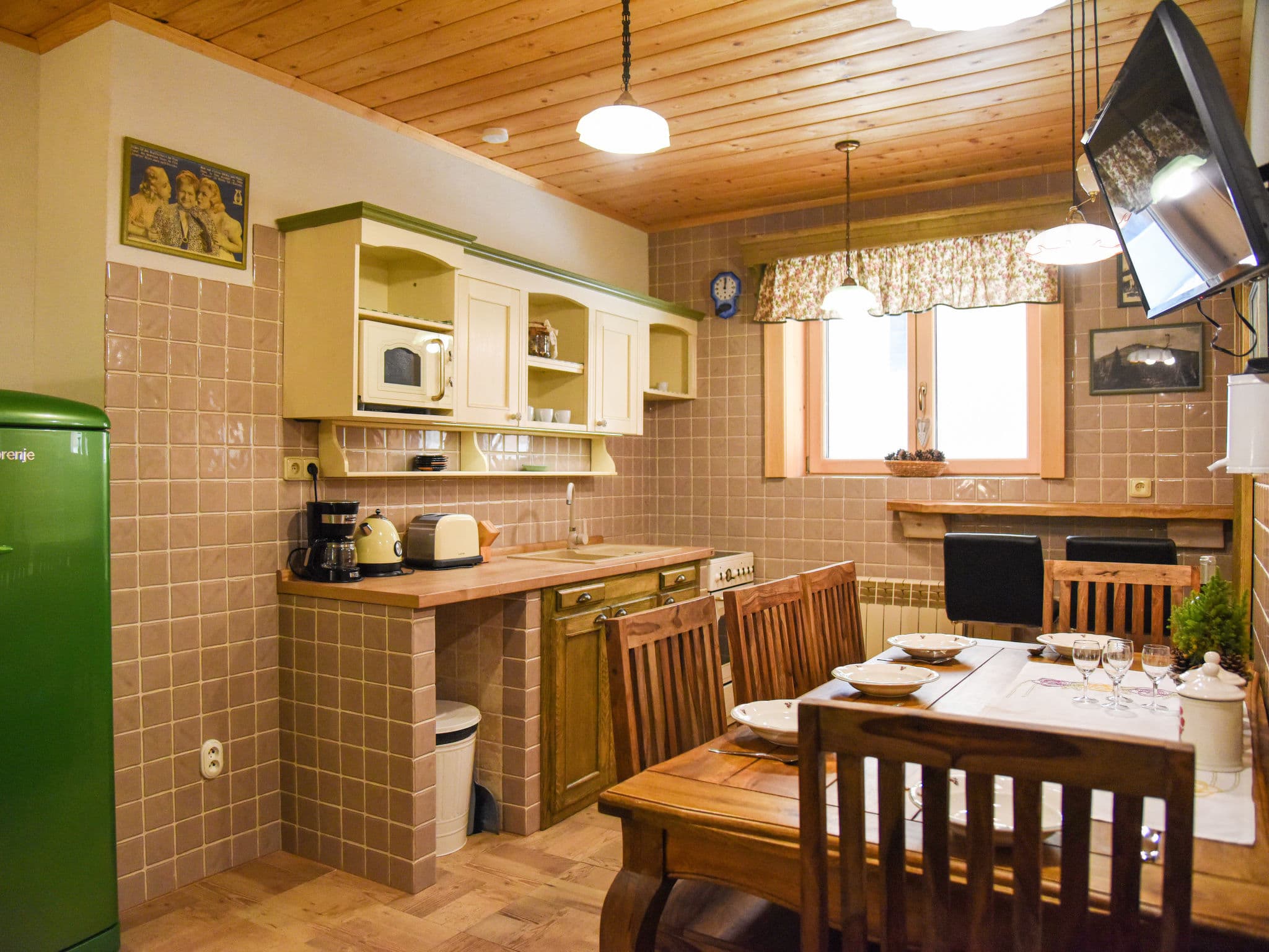 Kitchen / Dining Room
