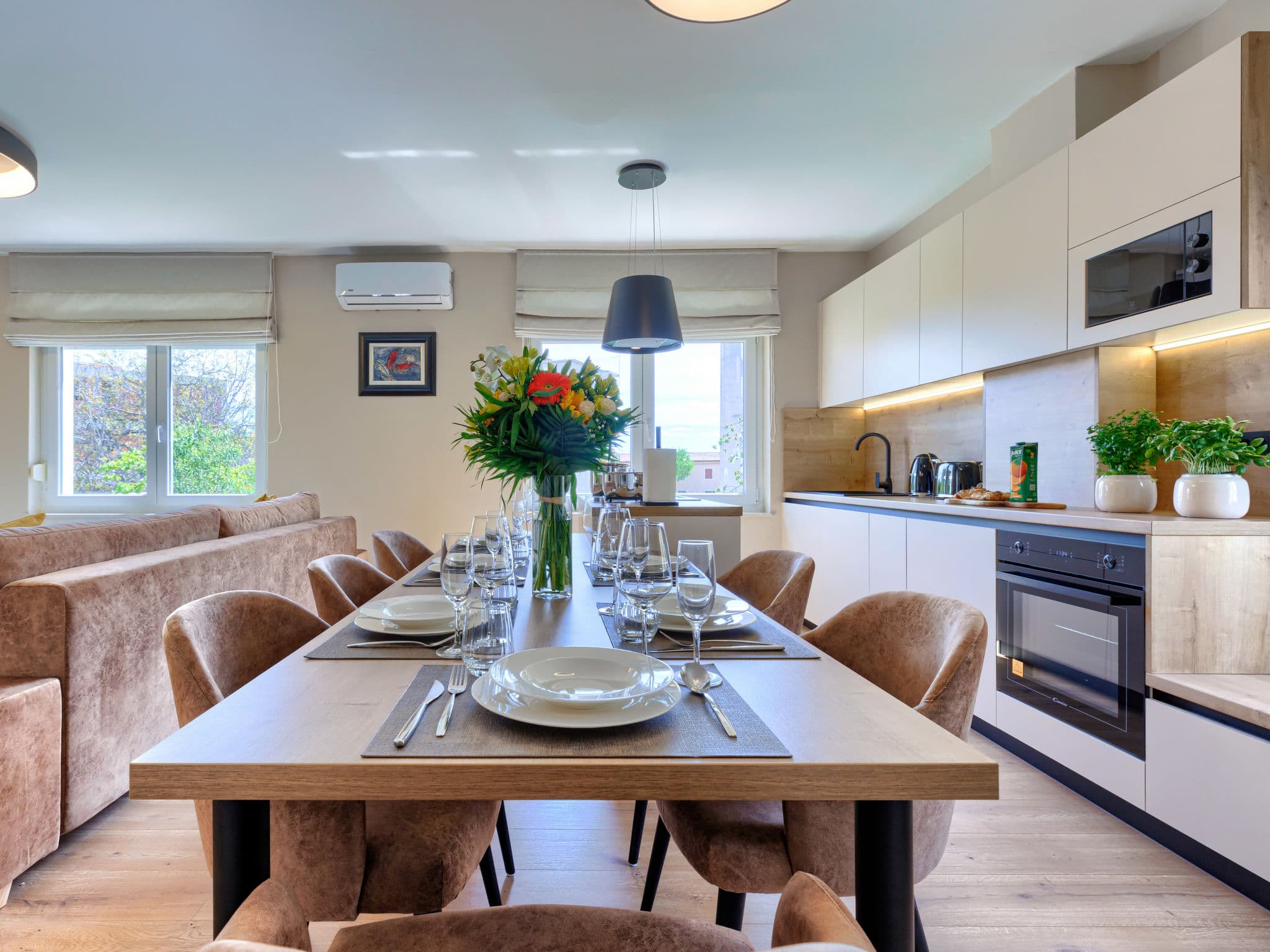 Kitchen / Dining Room