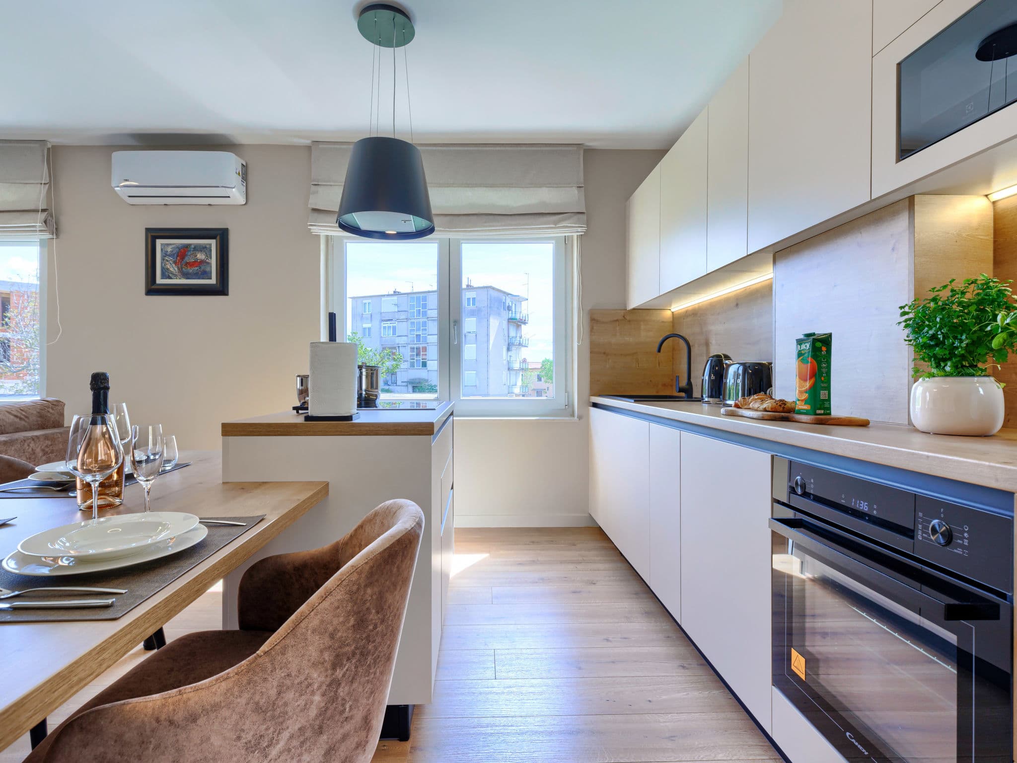 Kitchen / Dining Room