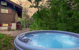 Family Chalet Near Story Land | Private Hot Tub!