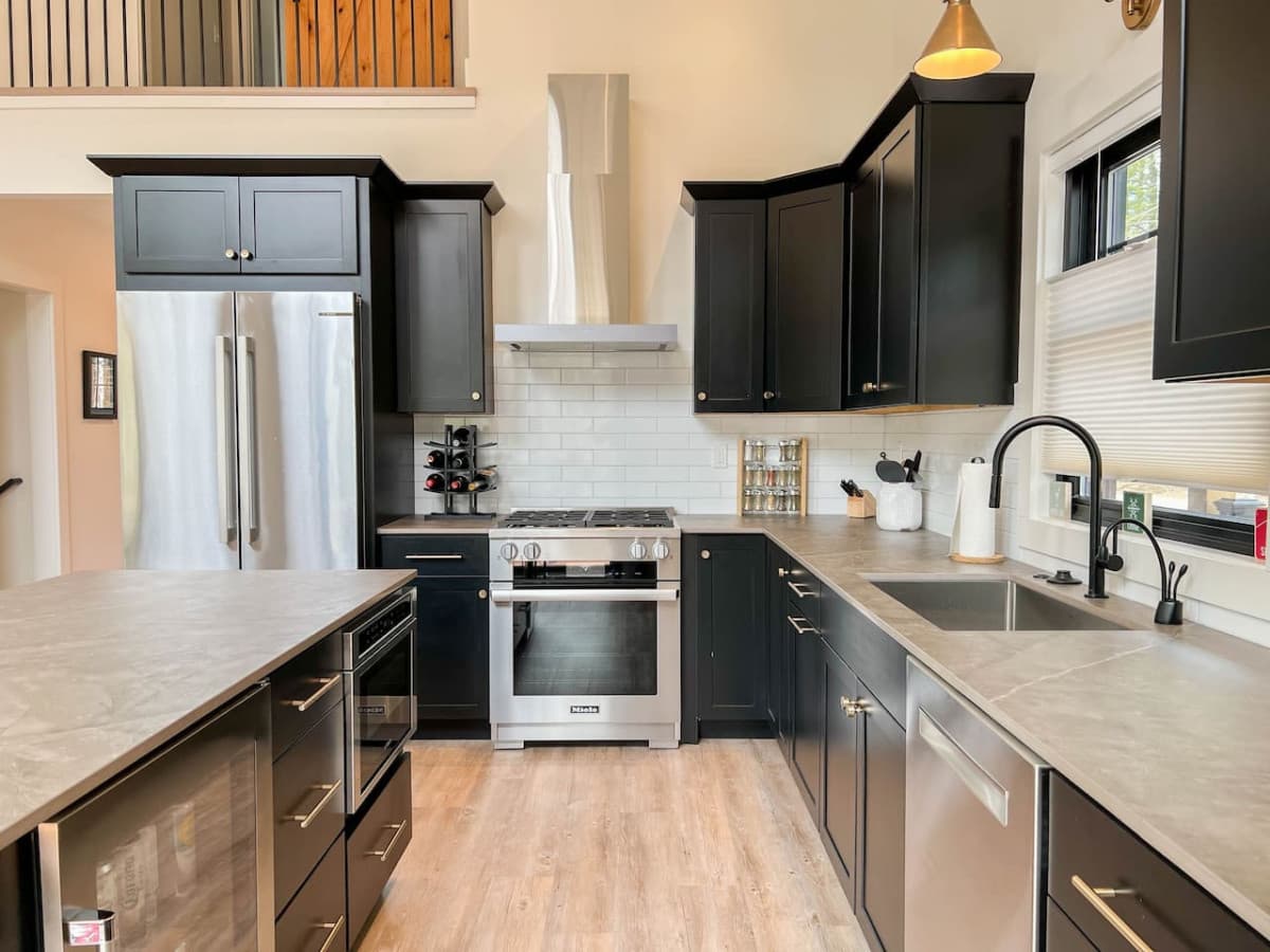 Gorgeous high end kitchen for you to use during your vacation