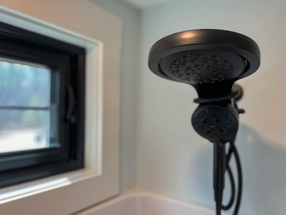 high quality showerhead with incredible water pressue!