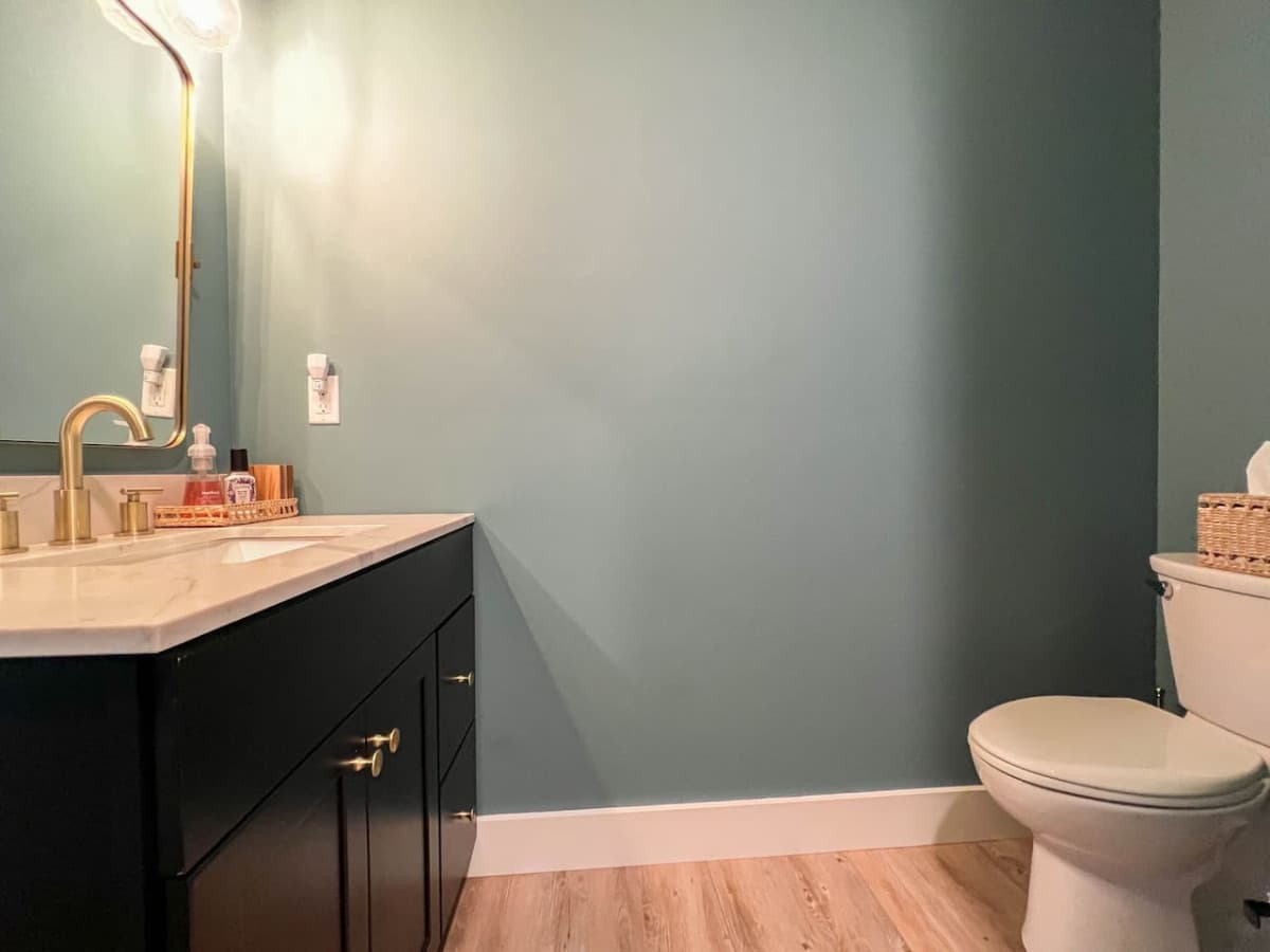 Full bathroom #3