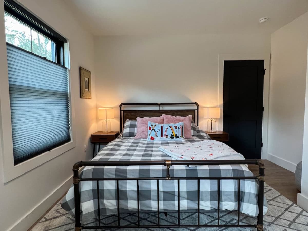 Queen bedroom