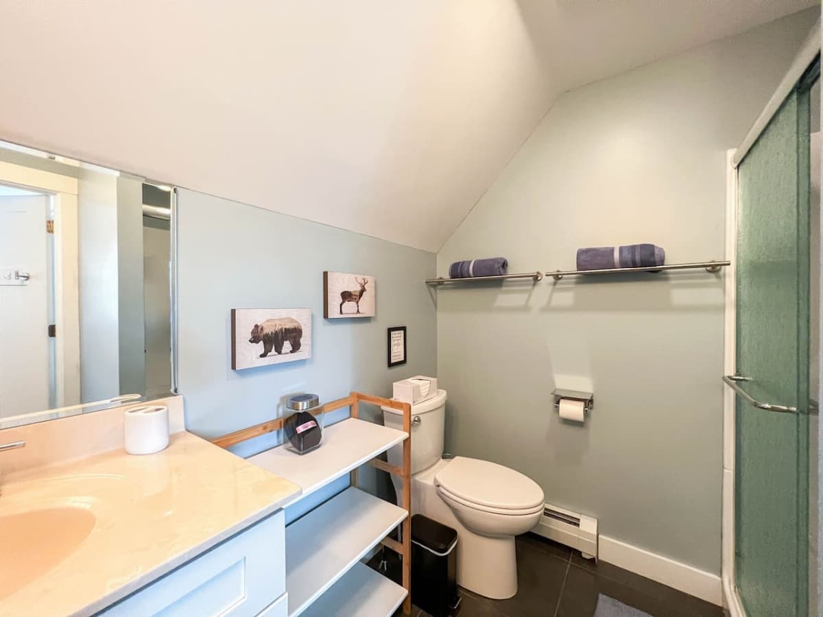 A bathroom on each level allows plenty of space to get ready in the mornings.