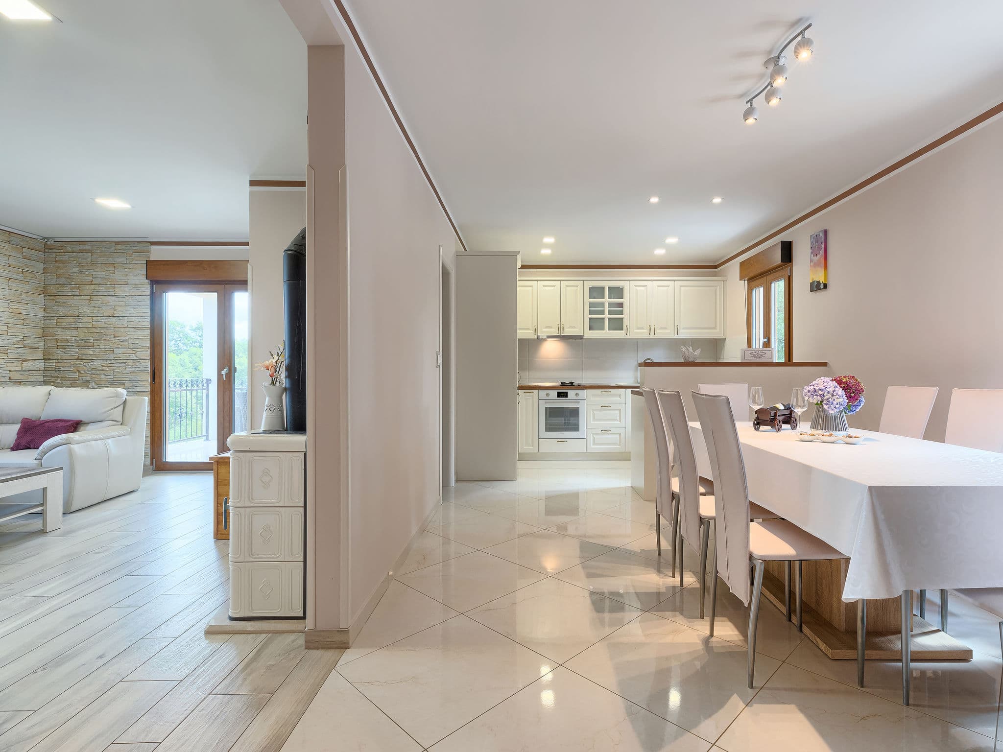 Kitchen / Dining Room