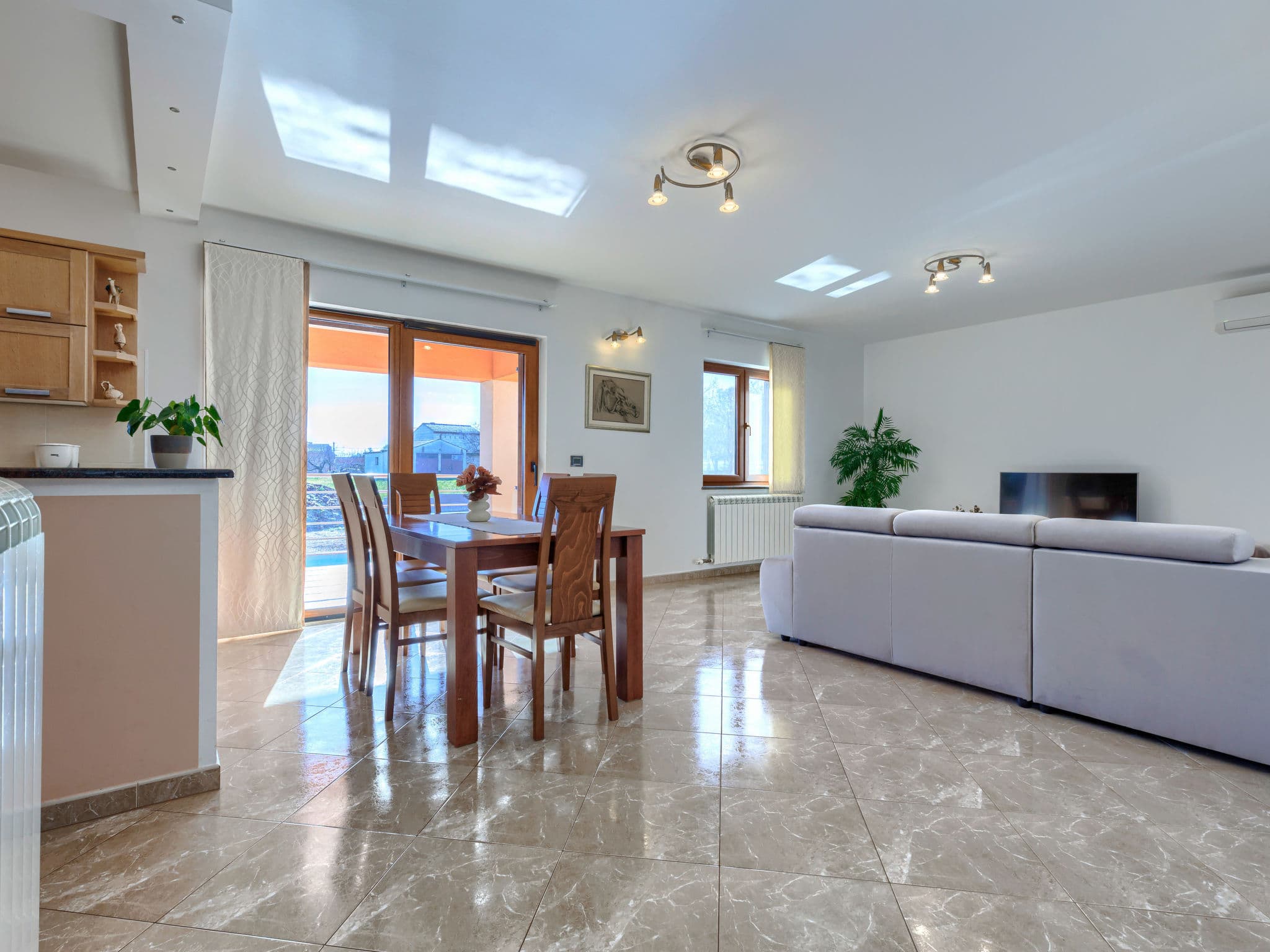 Kitchen / Dining Room