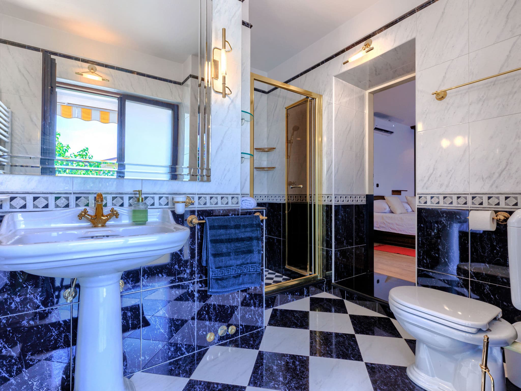 Bathroom / Wellness