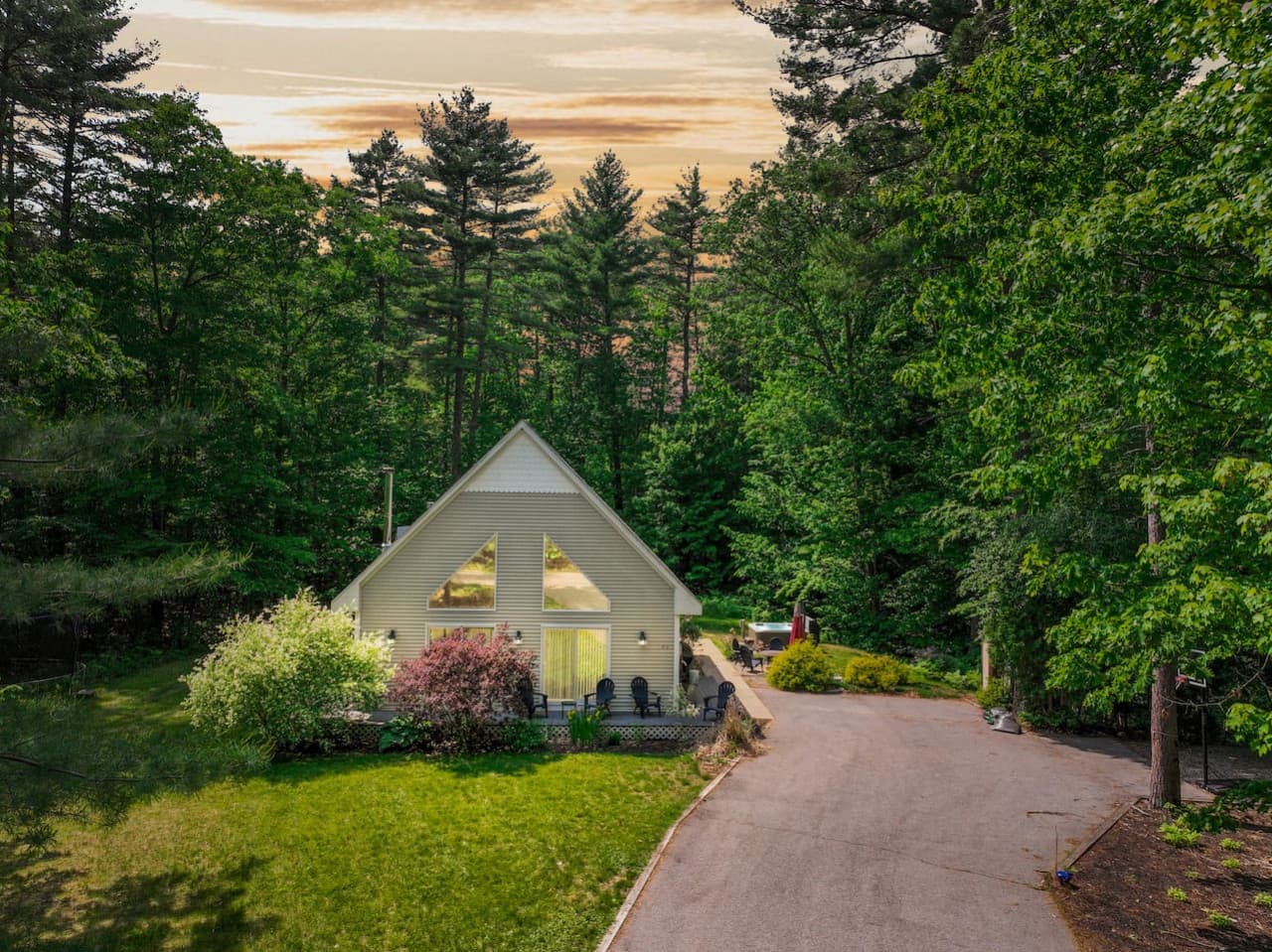 The North Nook | Hot Tub, Walk to the Saco River
