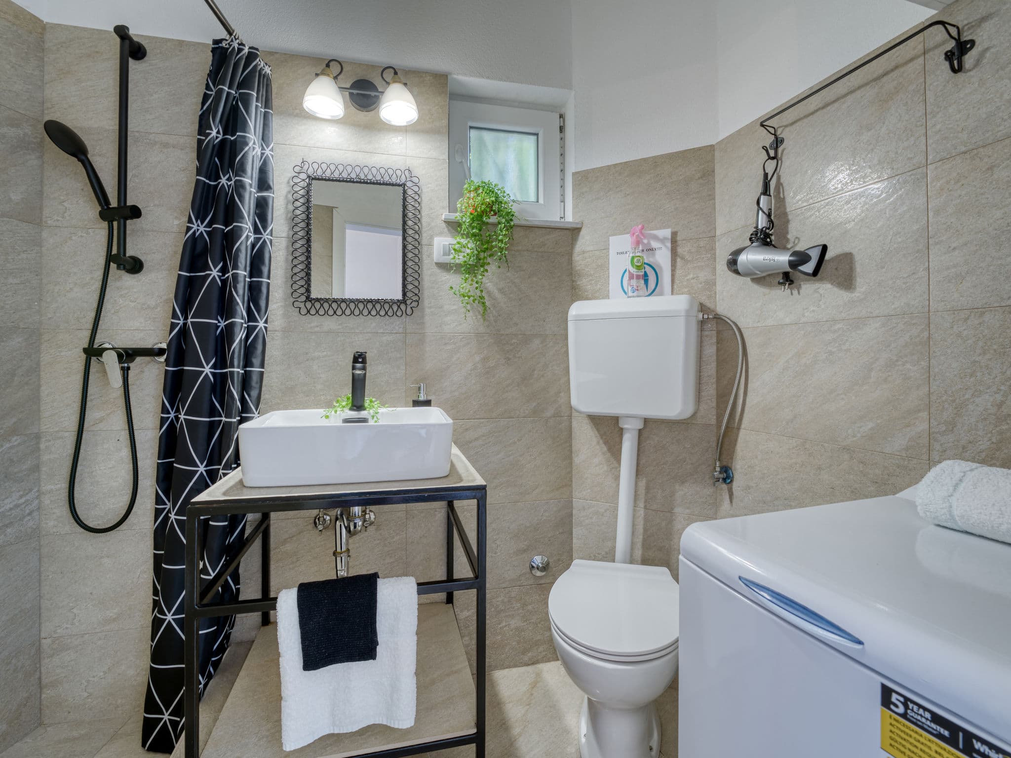 Bathroom / Wellness