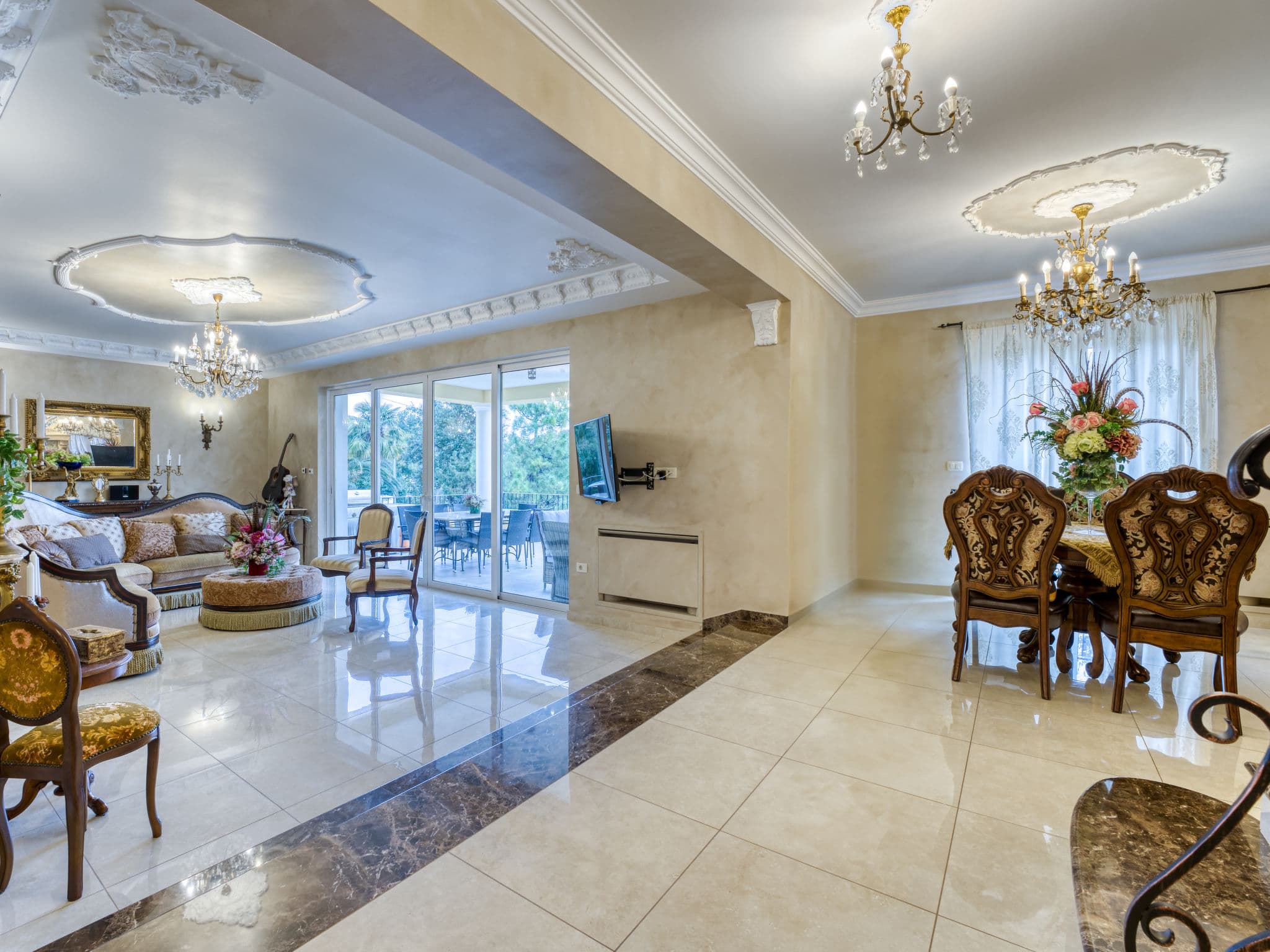 Kitchen / Dining Room