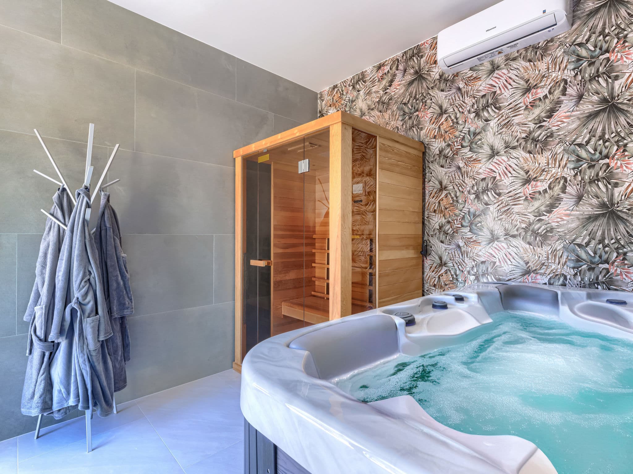 Bathroom / Wellness